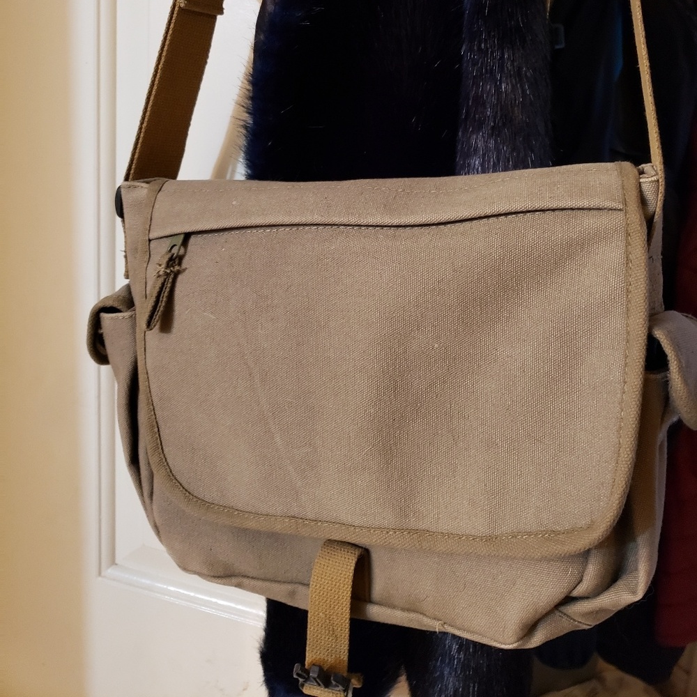 Canvas messenger bag
